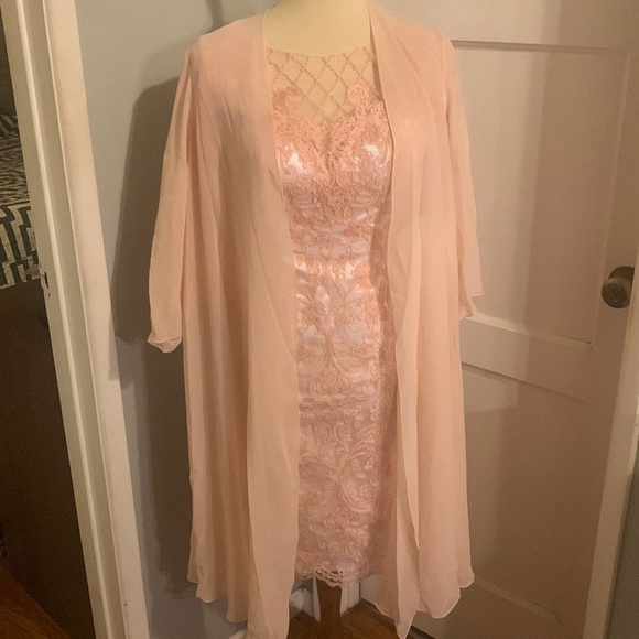 Lace embroidered dress - Picture 5 of 8